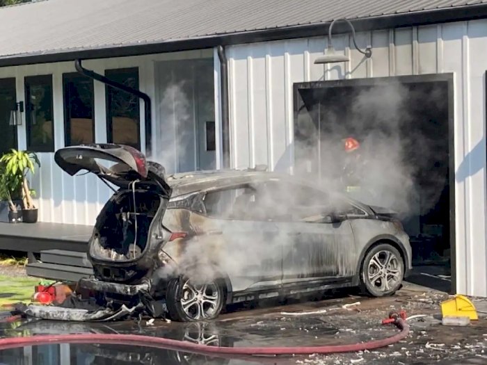 Mobil Chevrolet Bolt EV Kembali Ditemukan Terbakar, Untung Api Cepat Dipadamkan!
