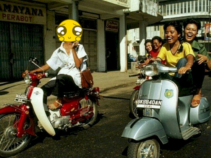 Potret Jadul Anak Muda di Medan Tahun 1980, Cewek Keren di Motor Merah Bikin Salfok