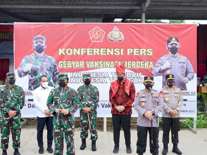Pedagang Senang, Panglima TNI-Kapolri Apreasiasi Bobby Gelar Vaksinasi di Pasar Induk