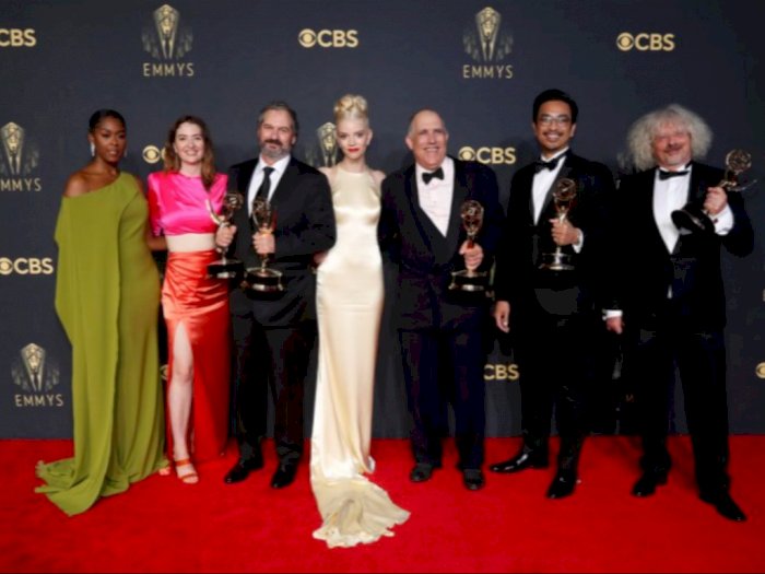 Daftar Pemenang Emmy Awards 2021: The Crown dan The Queen's Gambit Boyong Banyak Piala