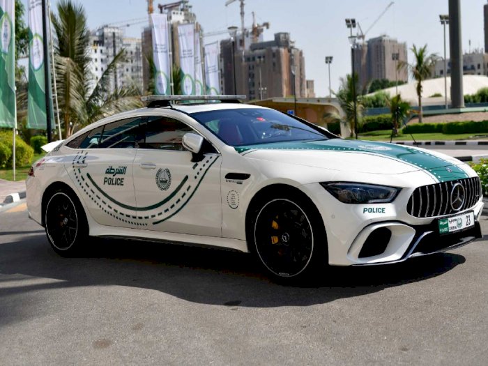 Ternyata Ini Alasan Sebenarnya Polisi di Dubai Gunakan Mobil-Mobil Mahal!