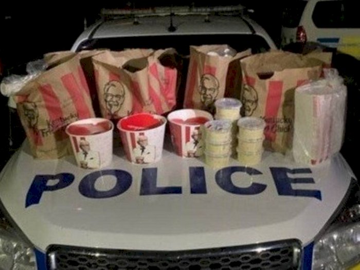 Dua Pria Ditangkap karena Menyelundupkan Ayam Goreng KFC di Tengah Pembatasan Covid-19