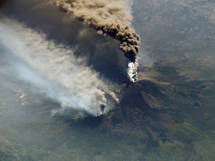 Gunung Etna, Gunung Berapi Indah Seperti Kembang Api Raksasa