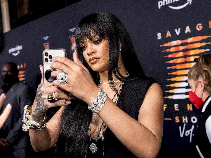 FOTO: Rihanna Mempersembahkan Koleksi Busana Savage X Fenty