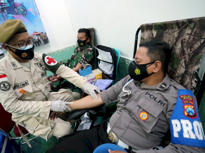 FOTO: Baksos Donor Darah Jelang HUT TNI Ke-76