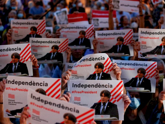 FOTO: Demonstrasi Atas Penangkapan Mantan Pemimpin Kemerdekaan Catalan di Italia