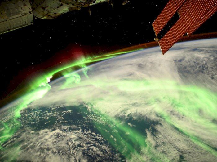 Pemandangan Indah Aurora dari ISS, Perlihatkan Bumi Berkilau dengan Warna Hijau