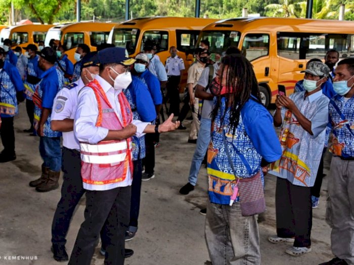 Menhub Budi Karya Apresiasi Para Sopir Bus yang Ikut Sukseskan PON Papua
