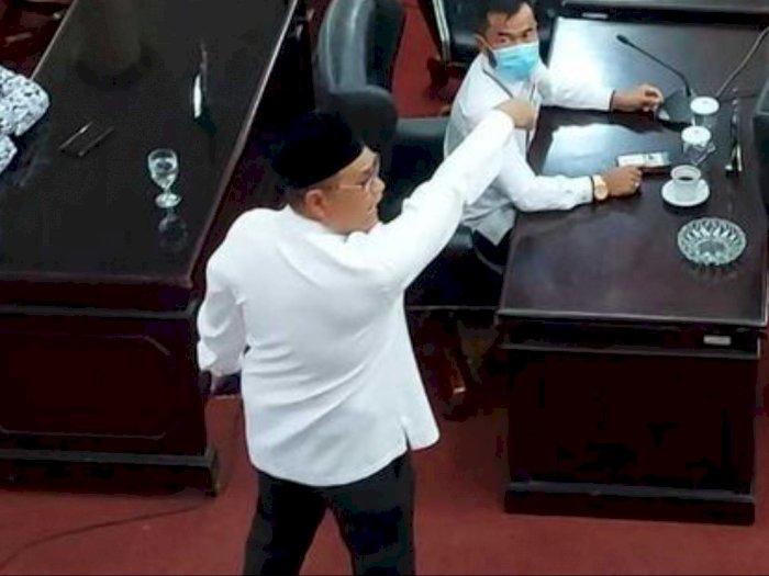Detik-detik Bupati Solok Tinggalkan Paripurna, Kesal Anggota DPRD Tak Bahas Sesuai Agenda