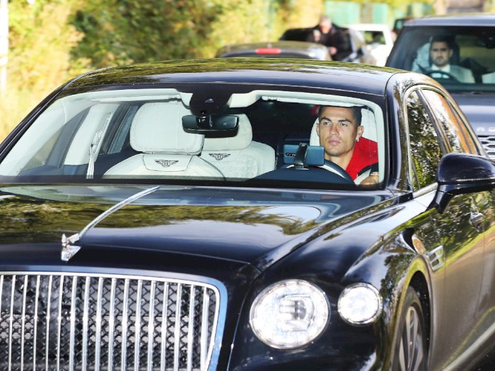 Cristiano Ronaldo Kepergok Kendarai Bentley Flying Spur di Manchester!