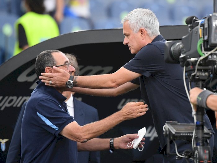 Mourinho Dicuekin, Sarri Rayakan Kemenangan Lazio atas AS Roma dengan Burung Elang