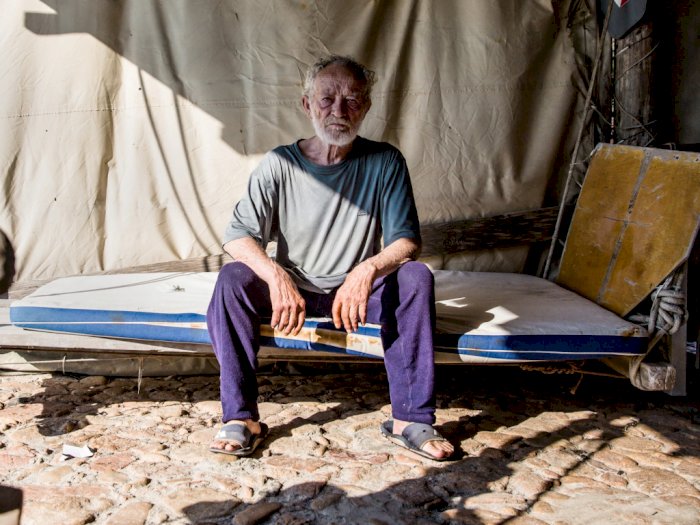 Setelah 33 Tahun Hidup Sendiri di Sebuah Pulau, Pria 82 Tahun Ini Akhirnya Pindah ke Kota