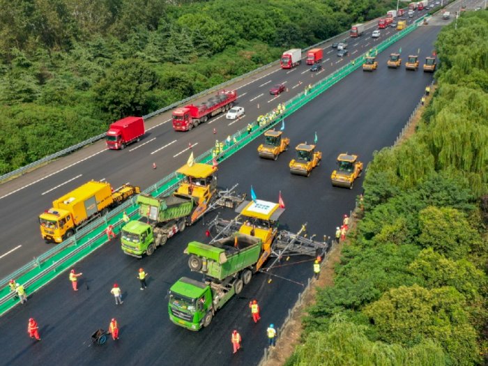 Di China, Kendaraan Berat untuk Perbaiki Jalan Sudah Tidak Ada Sopirnya Lagi!