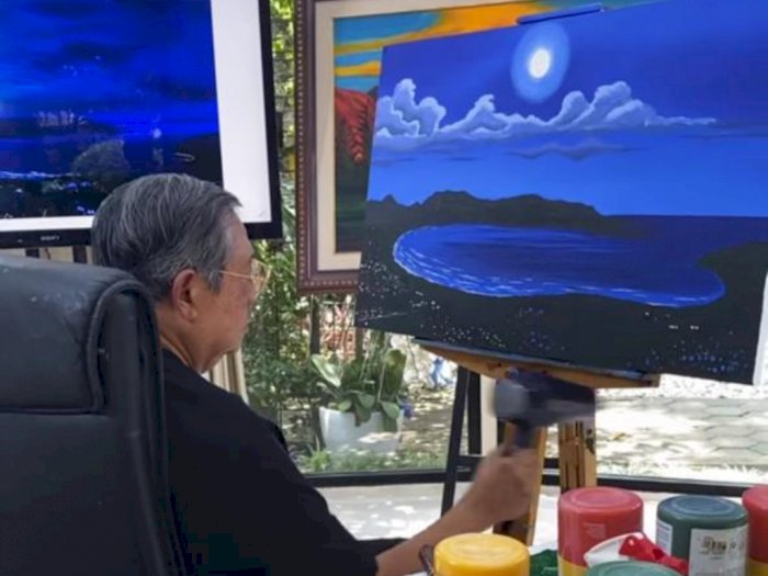 Mengintip Studio Lukis SBY dari Dekat, Penuh dengan Lukisan Gunung dan Langit