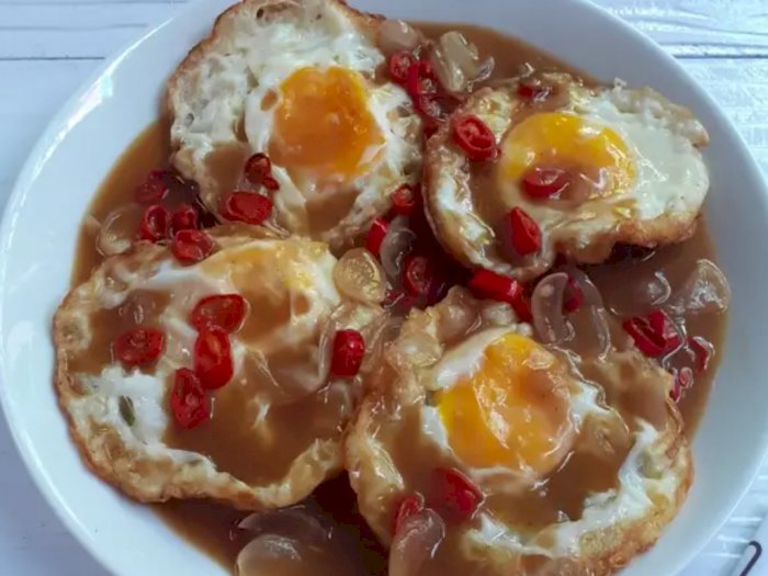 Bingung Stok Telur di Kulkas Mau Diolah Jadi Apa? Masak Telur Ceplok Saus Tiram Aja