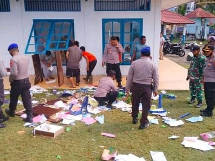 Penampakan Tempat Vaksinasi di Aceh usai Diobrak-abrik Warga, Berkas dan Kursi Hancur