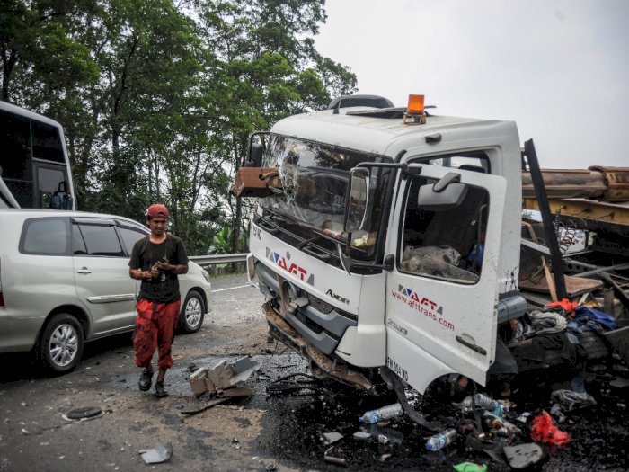 FOTO: Kecelakaan di Tol Purbaleunyi