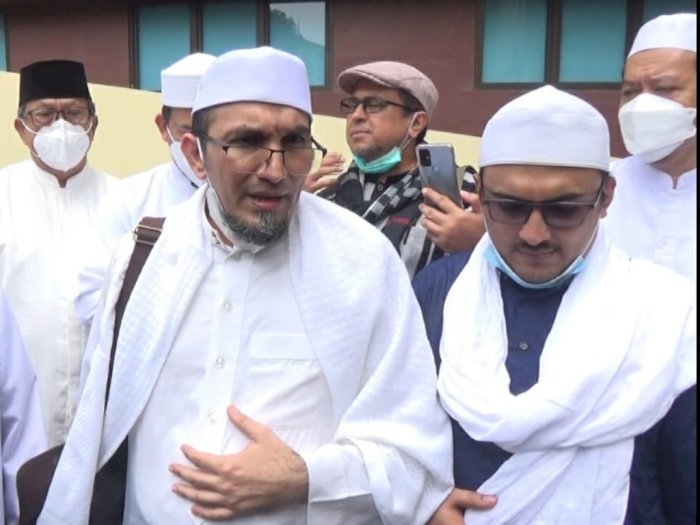 Momen Eks Ketum FPI Dkk Bebas: Jangan Putuskan Doa, Habib Rizieq Masih Ditahan
