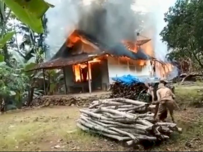 Lupa Matikan Kompor saat Ditinggal ke Ladang, Rumah Warga di Malang Ludes Dilalap Api