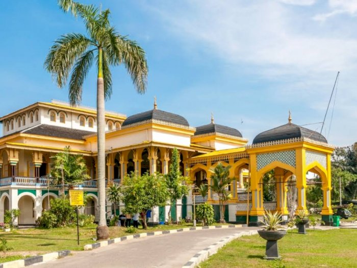 Wisatawan Ungkap Kondisi Miris Istana Maimun Medan, Barang Berdebu dan Ada Jemuran Kain