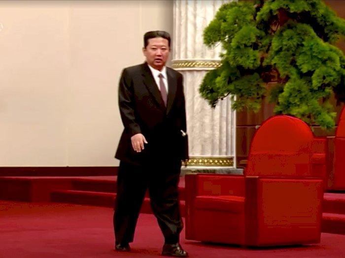 Kenakan Sandal Kulit di Acara HUT ke-76 Partai Buruh Korut, Kim Jong Un Curi Perhatian