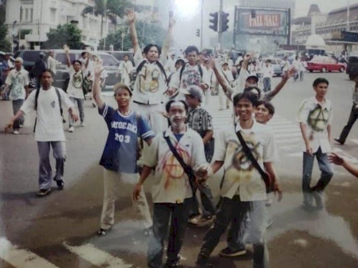 Foto Jadul Anak STM Tahun 1997, Rayakan Kelulusan Dikawal Polisi