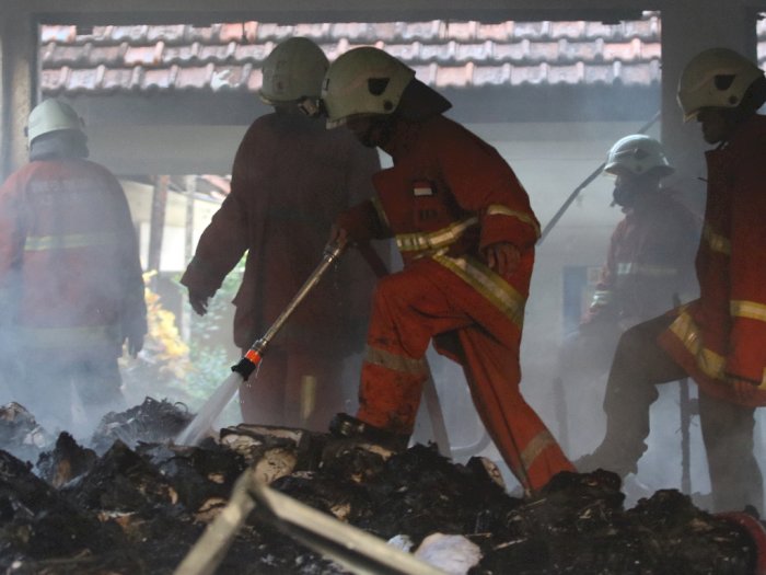 Kebakaran Komplek Kantor Kementerian PUPR di Surabaya, Berikut Foto-fotonya
