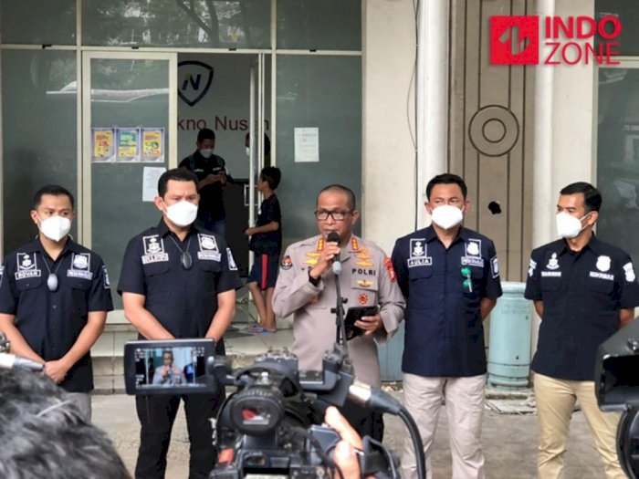 Momen Polisi Gerebek Kantor Penagih Pinjol di Tangerang, Karyawannya Sigap Tutup Muka