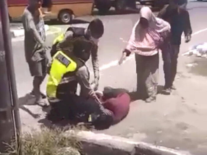 Tangis Ibu Pemuda yang Dipukul Polisi di Deliserdang: Pak Polisi, Itu Anakku!