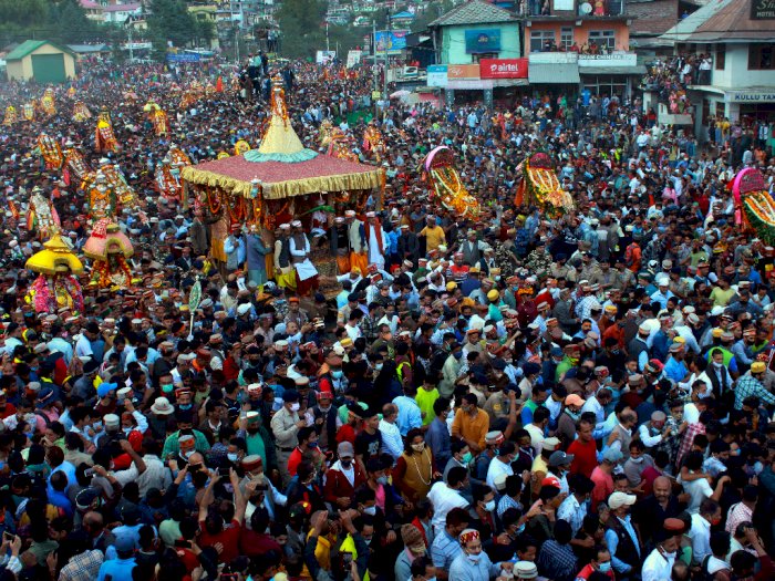 India Kembali Selenggarakan Festival Keagamaan, Ribuan Orang Berkumpul