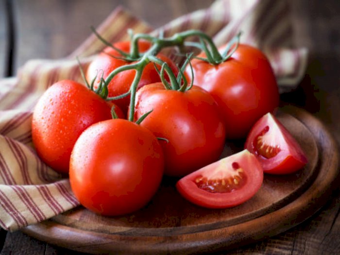  Wajib Konsumsi Rutin, Ini 5 Khasiat Tomat yang Baik untuk Kesehatan