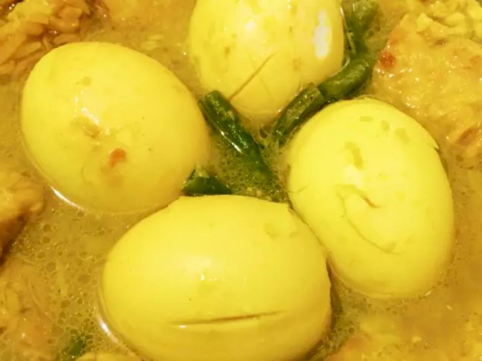 Lezatnya Telur Bebek Bumbu Kuning yang Pas Disantap dengan Nasi Hangat