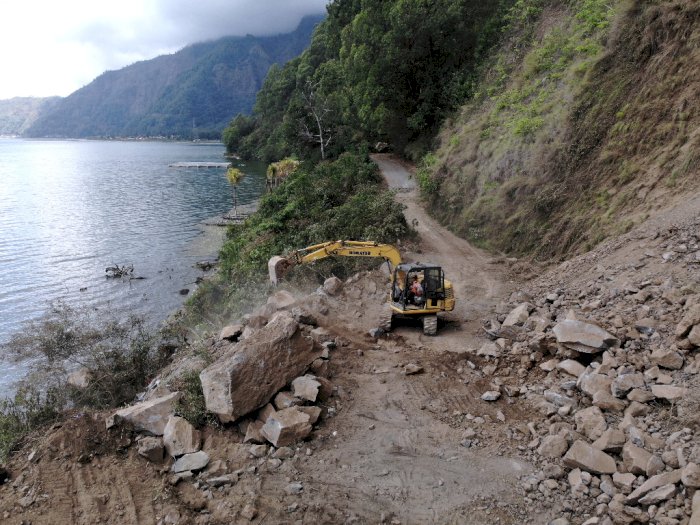 Akses Jalan Kawasan Kintamani Tertutup Longsor Akibat Gempa, Ini Foto-fotonya