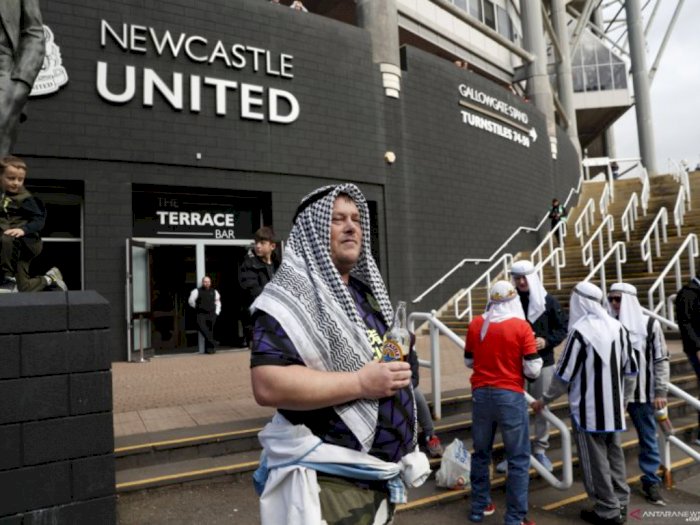 Newcastle Minta Suporternya untuk Kurangi Kenakan Pakaian Tradisional Arab