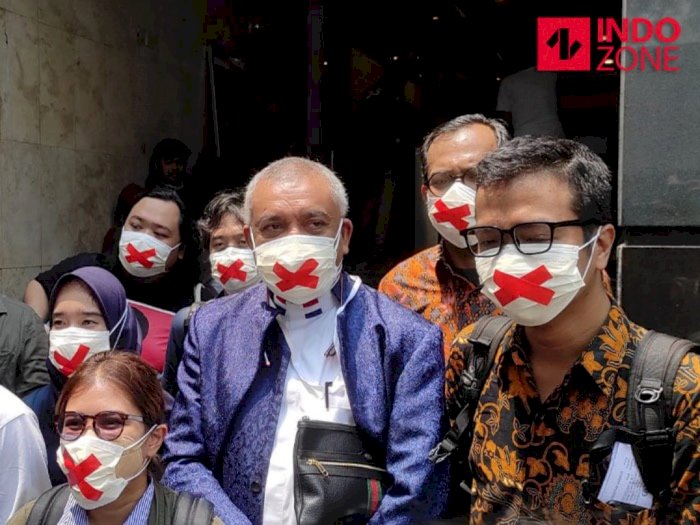 Haris Azhar Dkk Kenakan Masker Bersilang di Polda Metro, Apa Artinya?