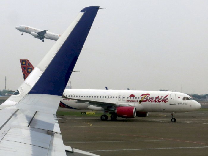 Wajib Tes PCR Jadi Syarat Naik Pesawat, Denny Siregar: Pak Jokowi Maaf, Ini Blunder