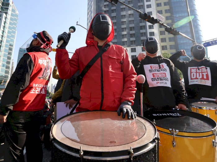 Ribuan Karyawan di Korea Selatan Pakai Kostum 'Squid Game' dan Gelar Demonstrasi Nasional