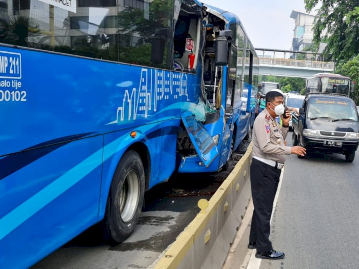 Dua Bus TransJakarta Tabrakan di Cawang, Ini Kata Saksi Mata