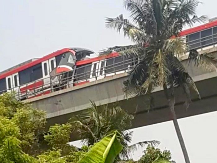 Kereta LRT Tabrakan saat Uji Coba di Jaktim
