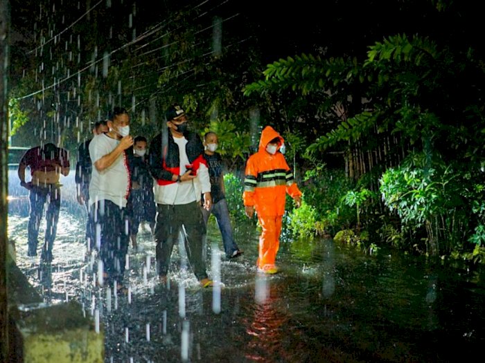 Gercep, Bobby Nasution Hujan-hujanan Pantau Rumah Warga Korban Puting Beliung di Denai