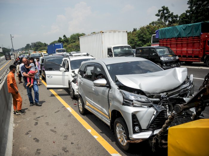 11 Mobil Tabrakan Beruntun di Tol Jakarta-Cikampek, Ini Penyebabnya