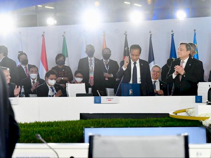 Indonesia Secara Resmi Jadi Ketua KTT G20 Usai Jokowi Terima Palu Sidang dari PM Italia