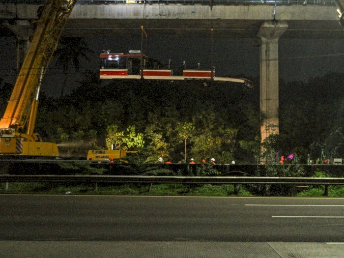 Penurunan Gerbong LRT yang Mengalami Kecelakaan, Ini Foto-fotonya