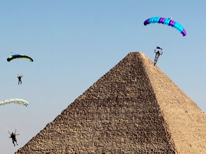 Festival Terjun Payung "Jump Like a Pharaoh" di Kairo, Ini Foto-fotonya
