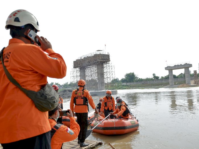 Pencarian Korban Perahu Terbalik di Bojonegoro, Berikut Foto-fotonya