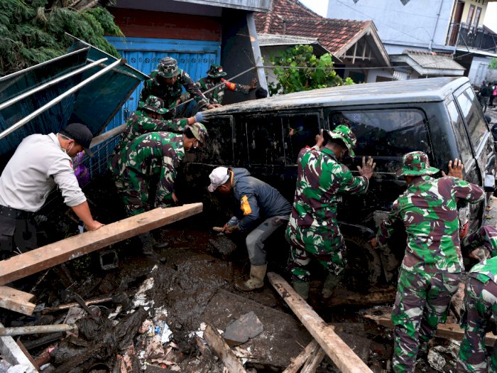 Pencarian Korban Banjir Bandang di Kota Batu, Berikut Foto-fotonya