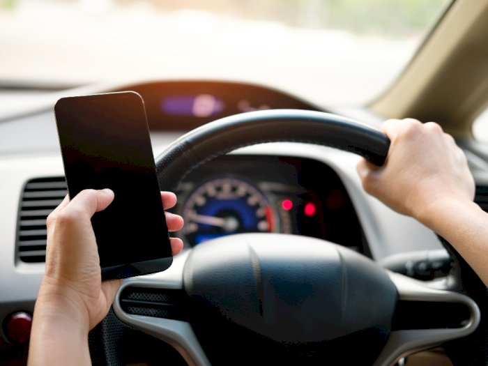 Agar Terhindar Dari Kecelakaan, Jangan Gunakan Ponsel Saat Berkendara