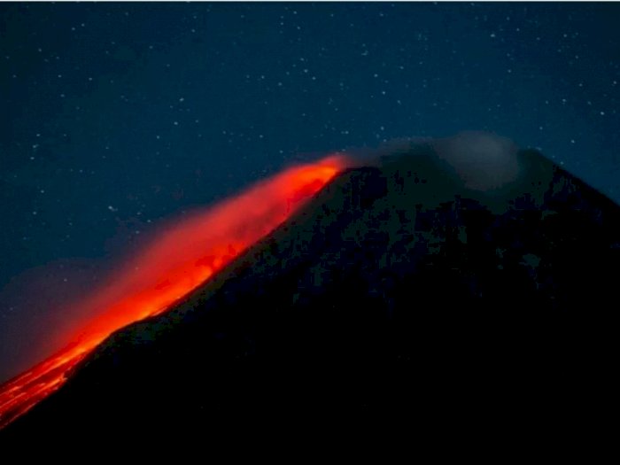 7 Kali Sejauh 2 Ribu Meter, Gunung Merapi Keluarkan Guguran Lava Pijar, Status Siaga!