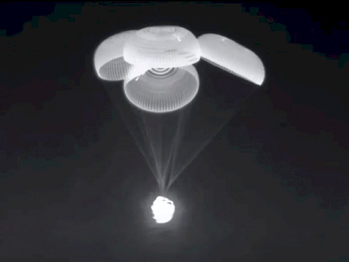 SpaceX Sukses Bawa Pulang 4 Astronaut Crew-2 dari ISS Kembali ke Bumi!