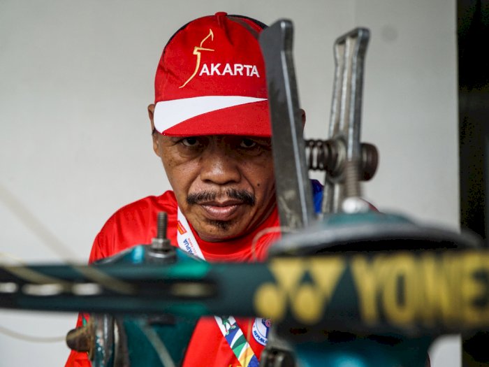 Jasa Perbaikan Raket Tenis Gratis di Peparnas Papua, Ini Foto-fotonya